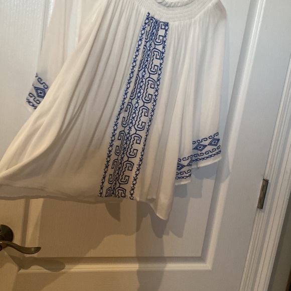 TCEC size M 3/4 bell sleeve  off shoulder or regular top - Picture 6 of 6